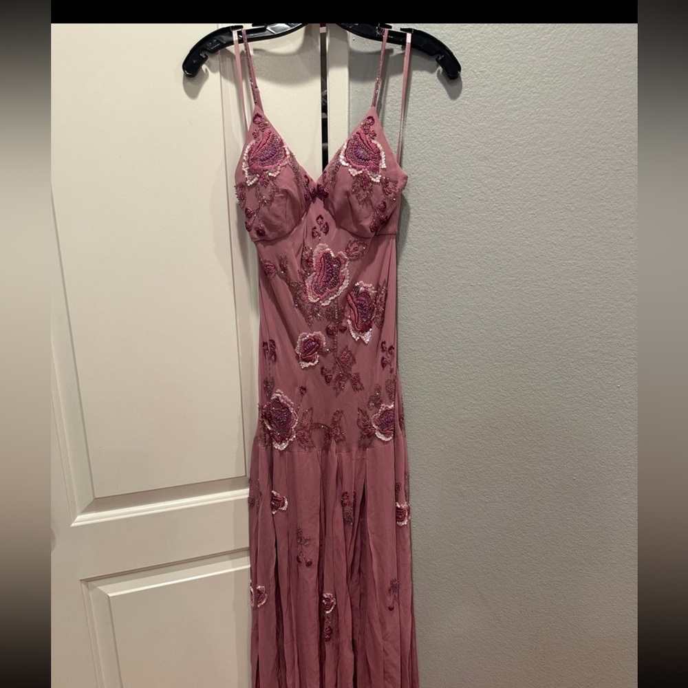 Beautiful cocktail maxi  dress in dusty pink color. Size 8 never worn.